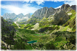 Wunderschöne Ausblick auf einen Teil unberührter Natur in Albanien.