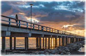 Die Seebrücke in Palanga bei Sonnenuntergang.