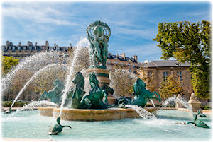 Foto eines Springbrunnens mit mehreren Fontänen.