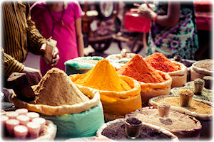 Ein paar Säcke mit Gewürzen.