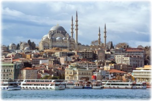 Blick auf Istanbul vom Wasser.