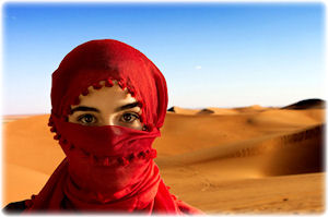 Eine Frau in einem traditionellen Gewand.