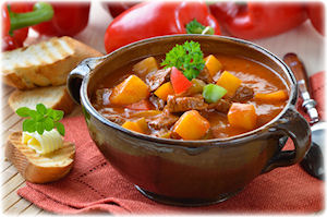 Schmackhaft zubereiteter ungarischer Eintopf.