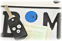 Nummernschild mit blauer TÜV-Plakette.